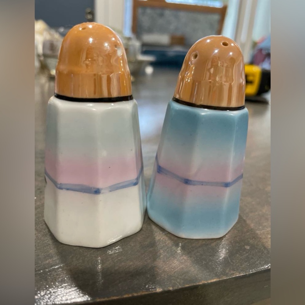 Vintage Lustre Ware Salt and Pepper Shakers - Picture 4 of 4